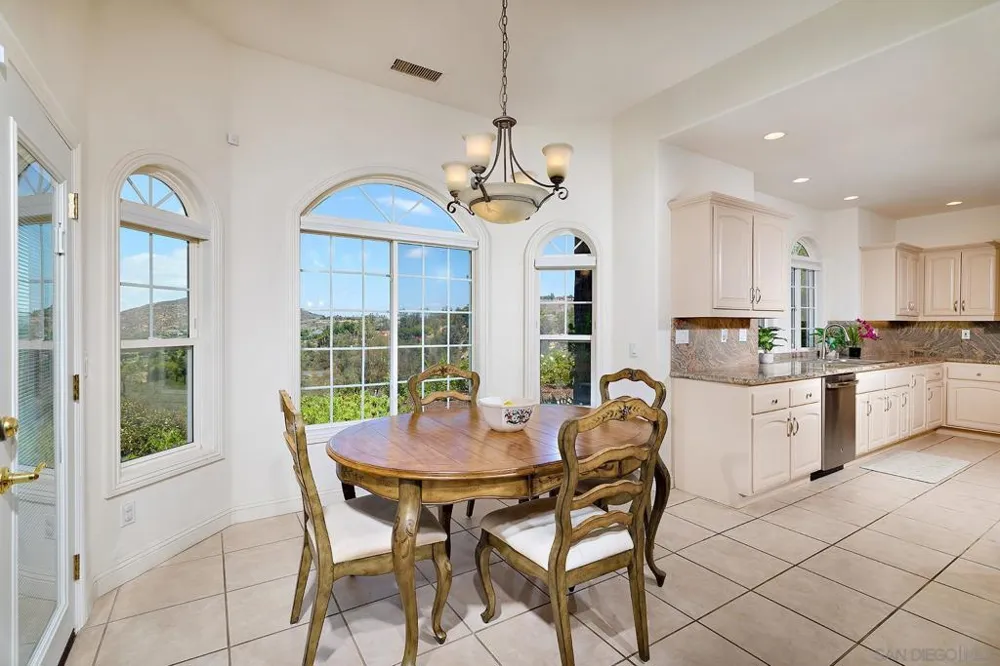 18151 Old Coach Rd Poway, CA 92064