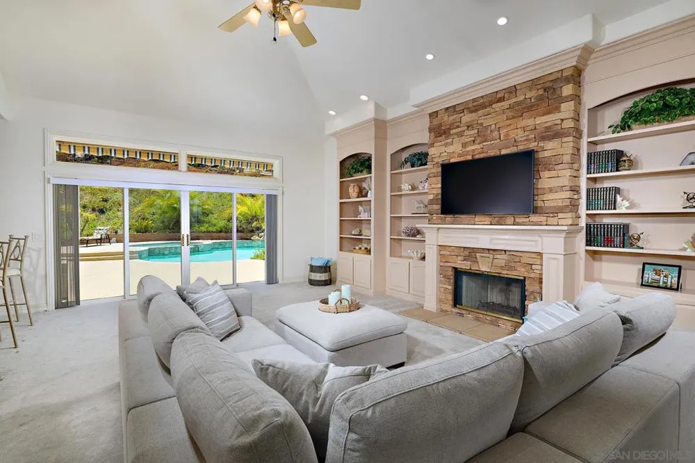 18151 Old Coach Rd Poway, CA 92064
