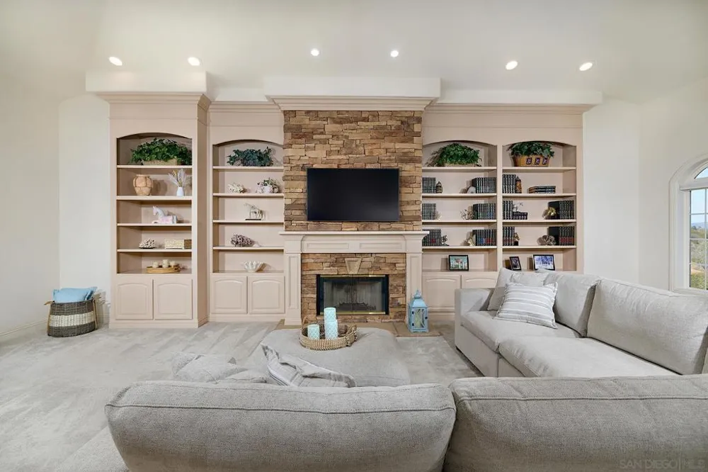 18151 Old Coach Rd Poway, CA 92064