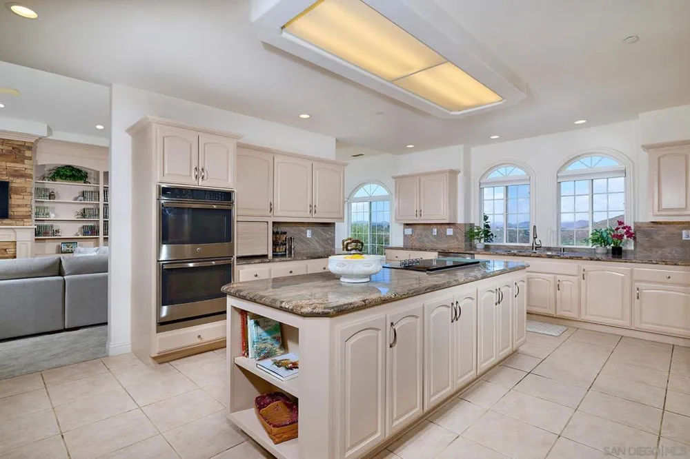 18151 Old Coach Rd Poway, CA 92064