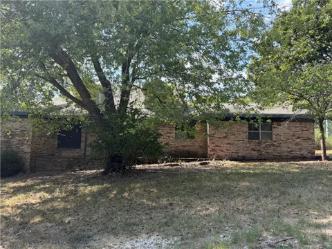 4411 E Davis Lane
