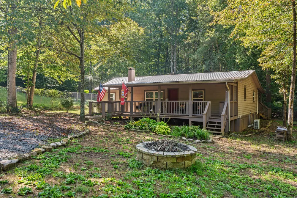 4326 White Oak Drive Hiawassee, GA 30546