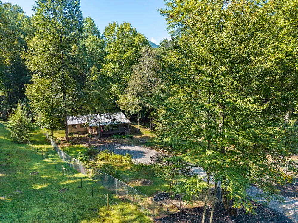 4326 White Oak Drive Hiawassee, GA 30546
