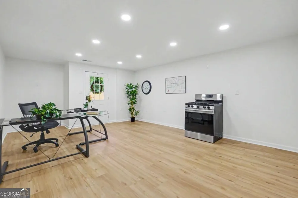 209 Tennis Court LN NW Kennesaw, GA 30144
