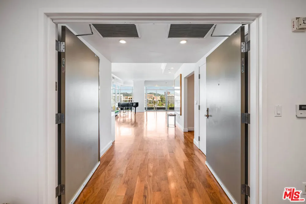 10800 Wilshire Boulevard #1101 Los Angeles, CA 90024