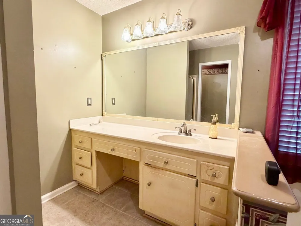 3240 Country Walk DR Powder Springs, GA 30127