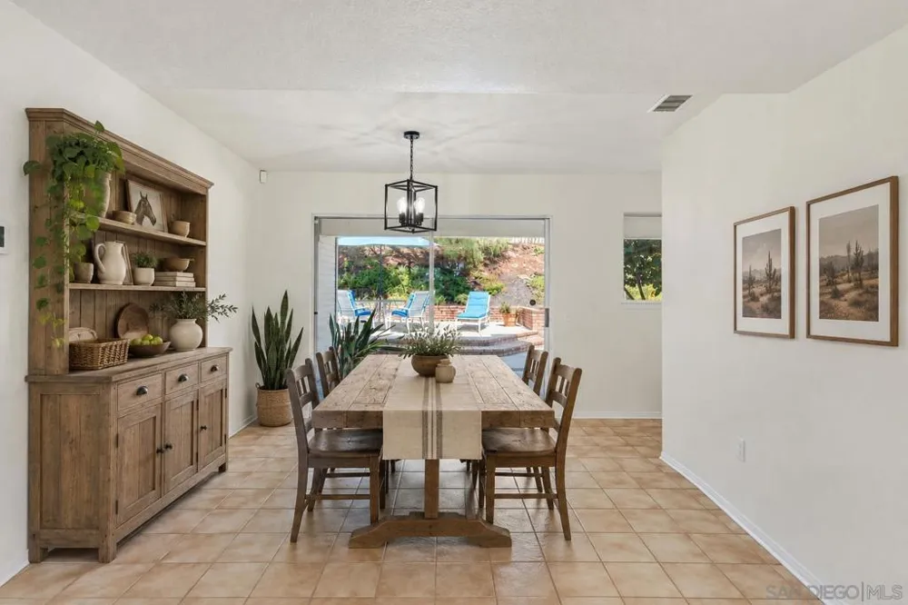 1474 Via Encinos Fallbrook, CA 92028