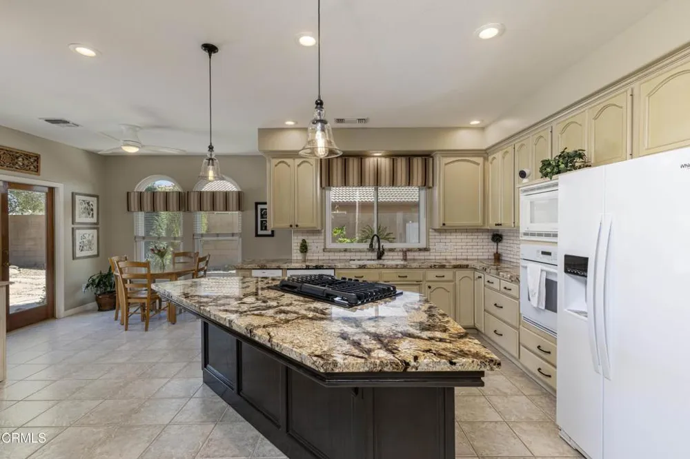 13806 Table Rock Avenue Bakersfield, CA 93314