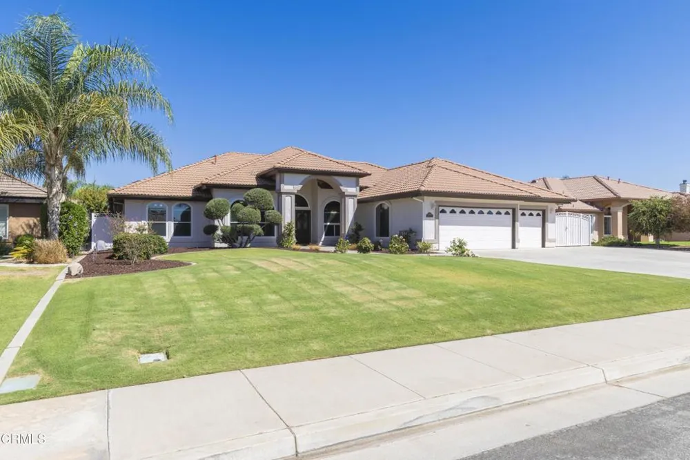 13806 Table Rock Avenue Bakersfield, CA 93314