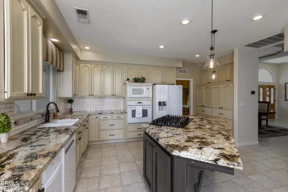 13806 Table Rock Avenue Bakersfield, CA 93314