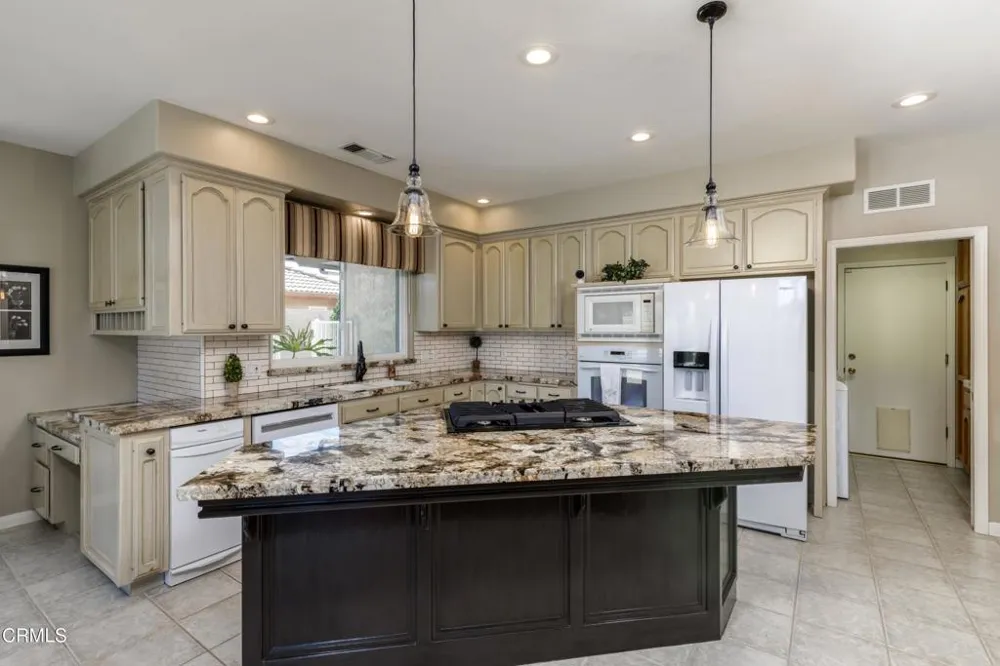 13806 Table Rock Avenue Bakersfield, CA 93314