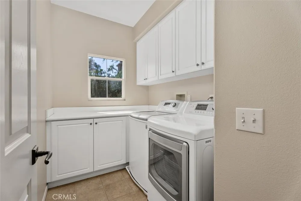 44 Burlingame Irvine, CA 92602