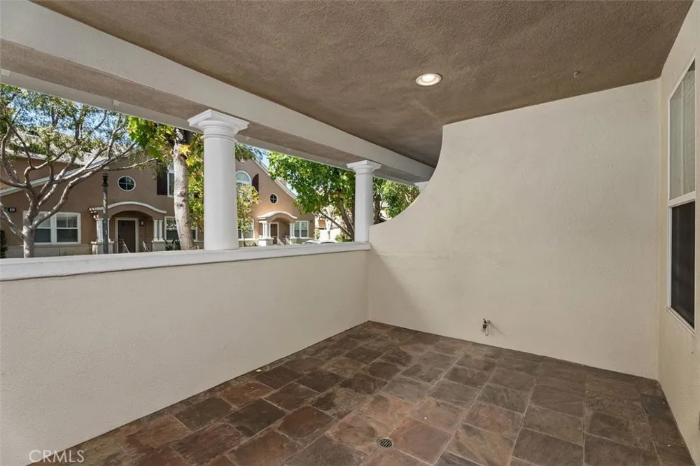 44 Burlingame Irvine, CA 92602