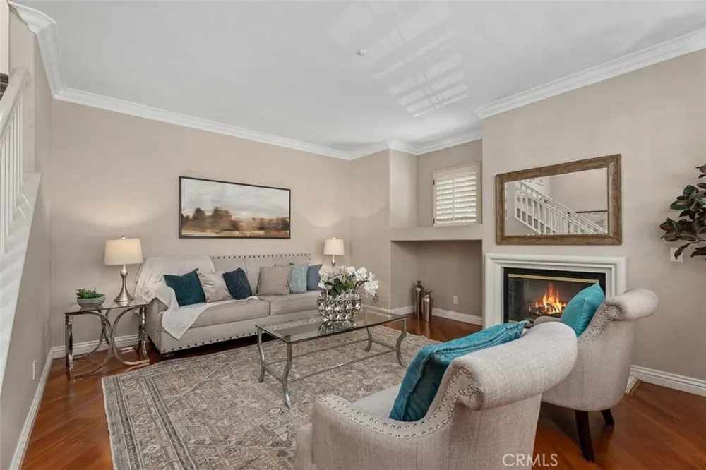 44 Burlingame Irvine, CA 92602