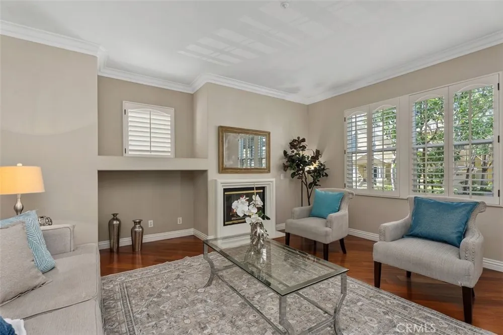 44 Burlingame Irvine, CA 92602
