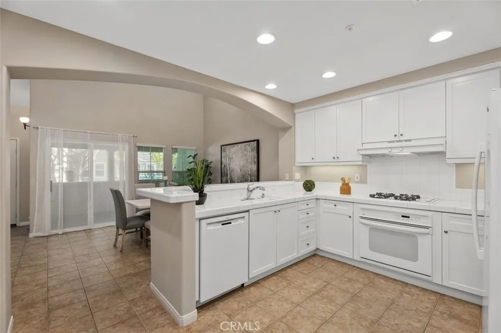 44 Burlingame Irvine, CA 92602