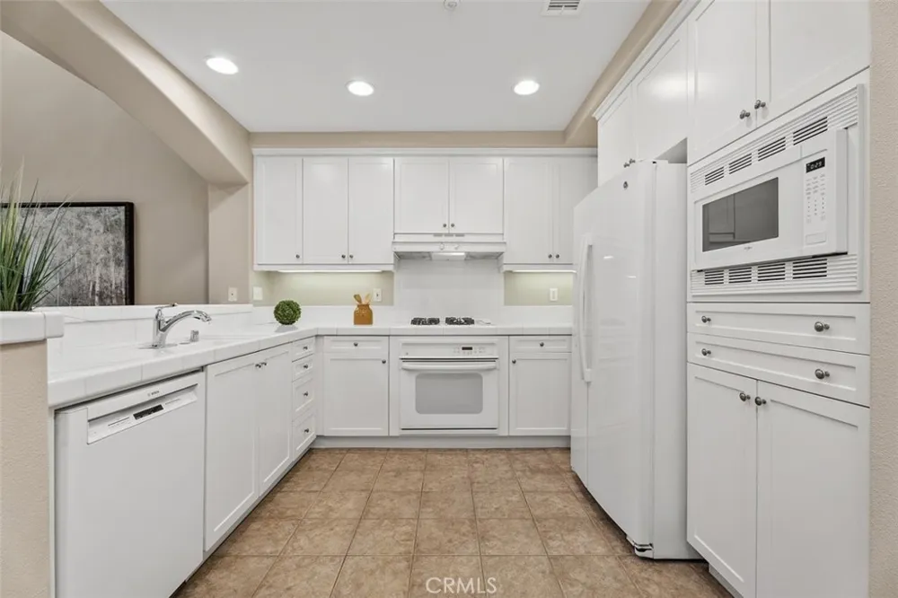 44 Burlingame Irvine, CA 92602