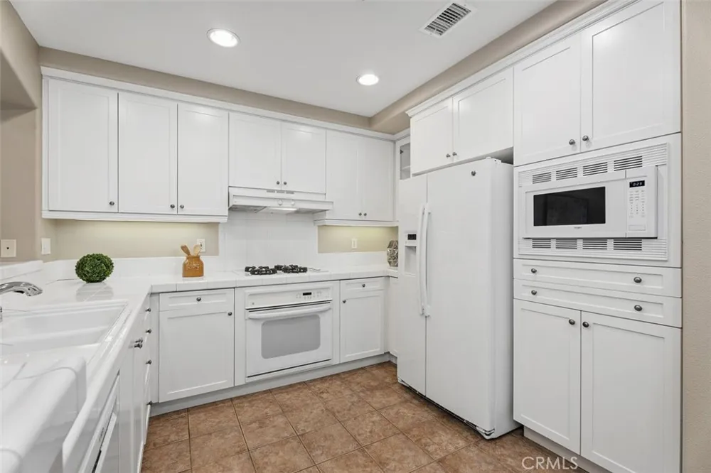 44 Burlingame Irvine, CA 92602