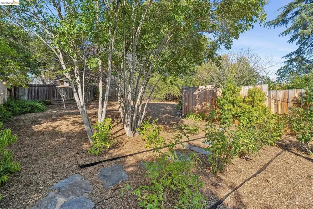 2000 Clemens Rd Oakland, CA 94602