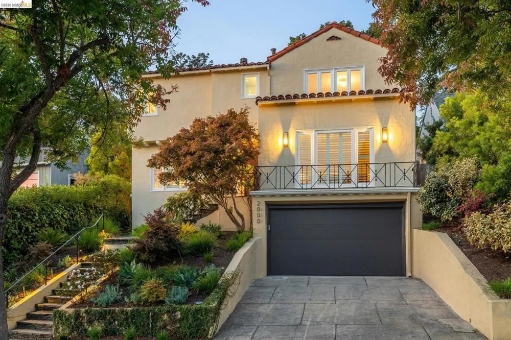 2000 Clemens Rd Oakland, CA 94602