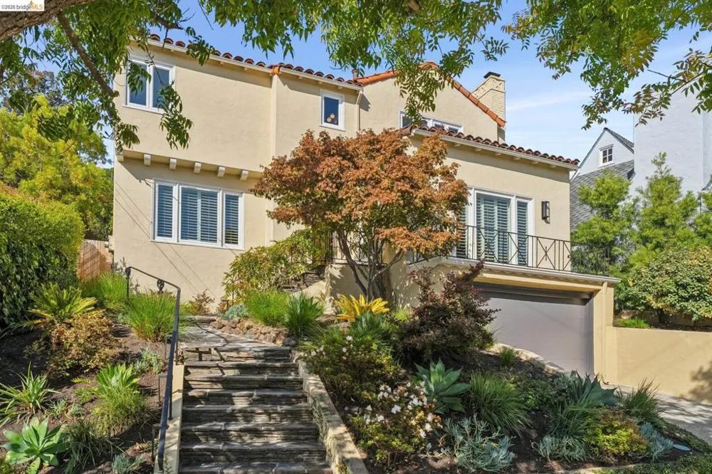 2000 Clemens Rd Oakland, CA 94602