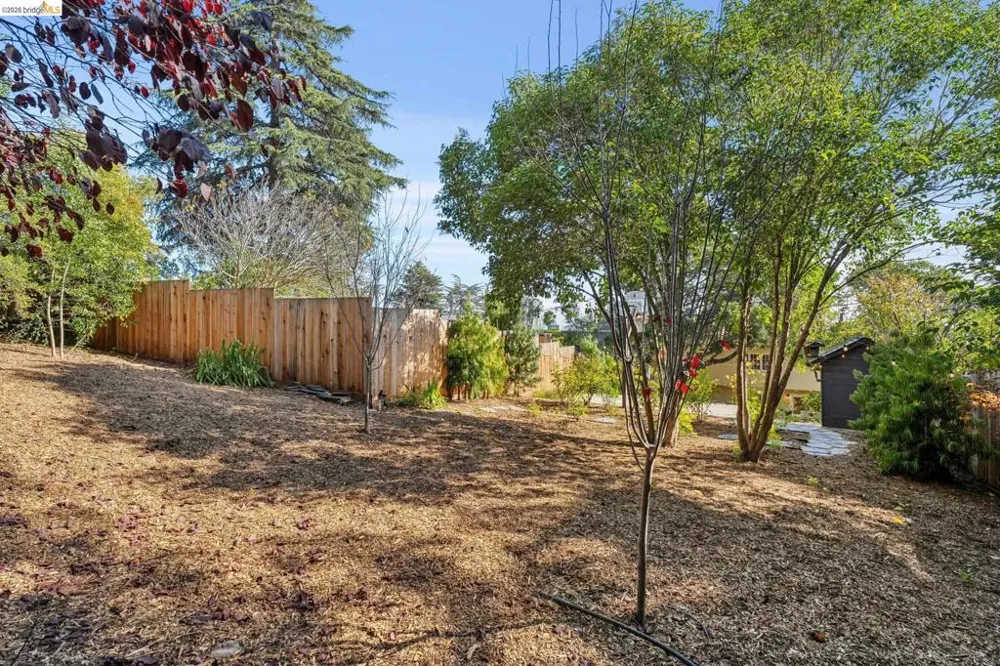 2000 Clemens Rd Oakland, CA 94602