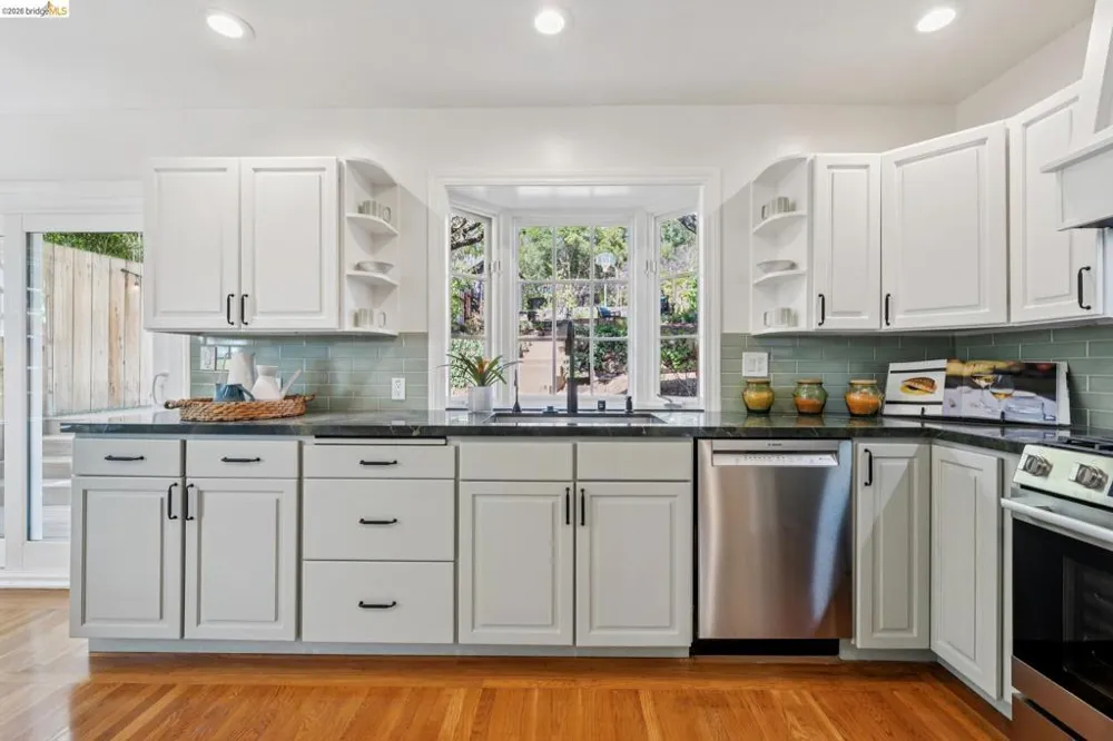 2000 Clemens Rd Oakland, CA 94602