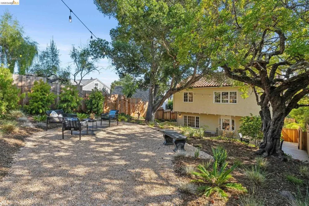 2000 Clemens Rd Oakland, CA 94602