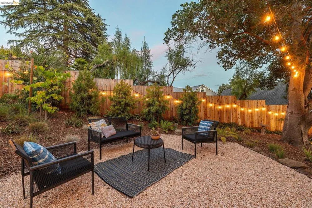 2000 Clemens Rd Oakland, CA 94602