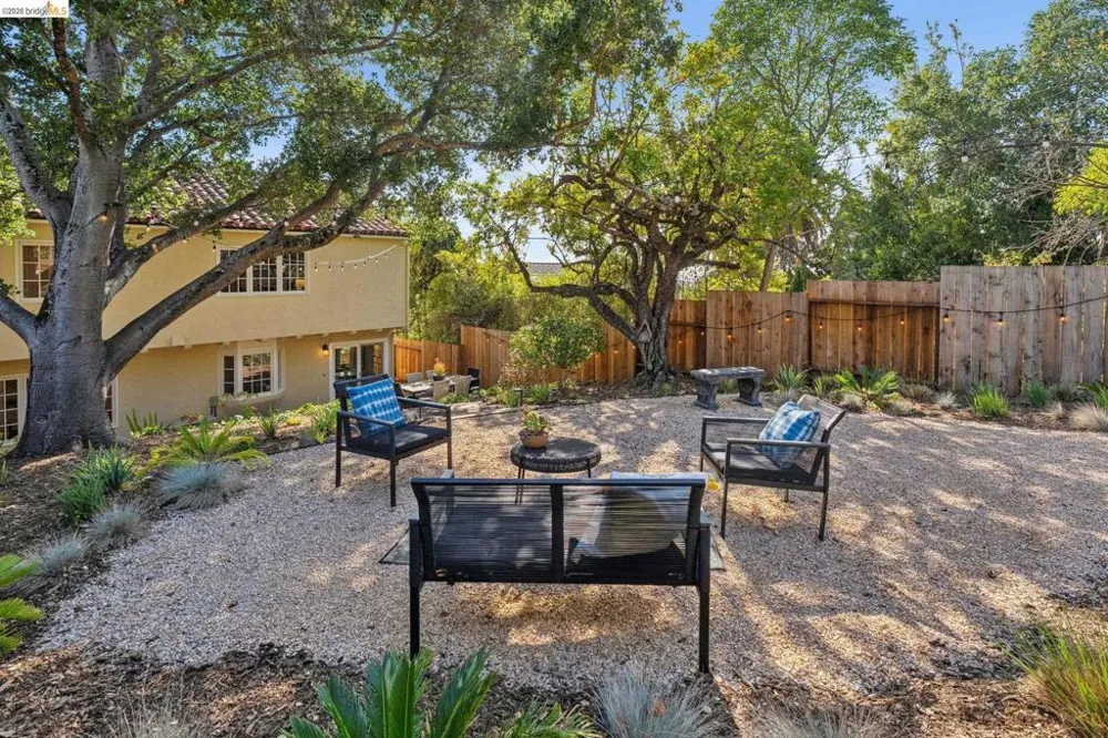 2000 Clemens Rd Oakland, CA 94602