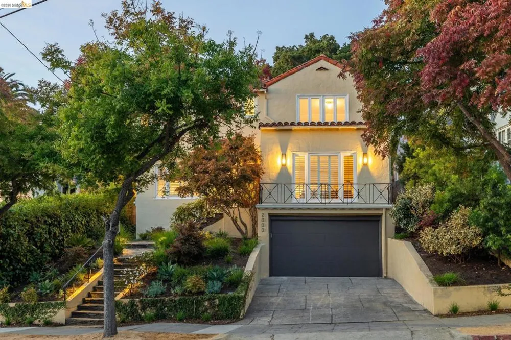 2000 Clemens Rd Oakland, CA 94602