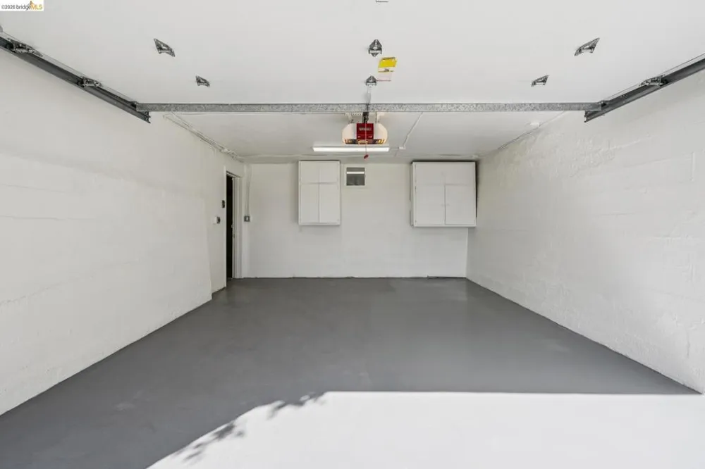 2000 Clemens Rd Oakland, CA 94602