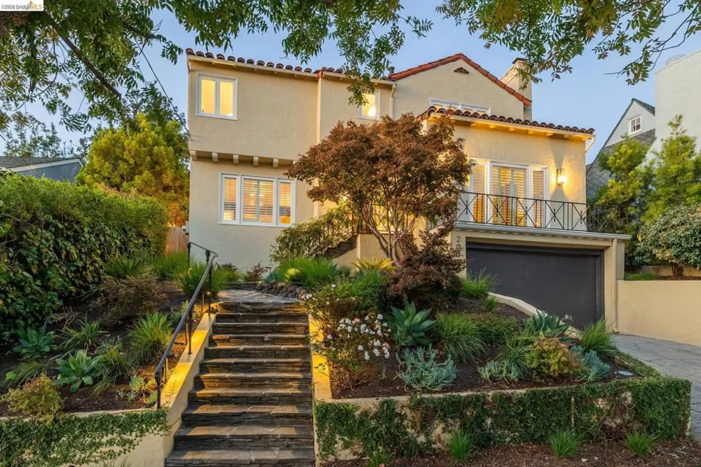 2000 Clemens Rd Oakland, CA 94602
