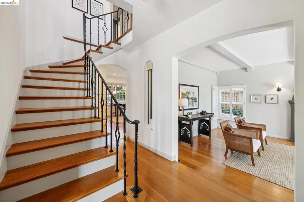 2000 Clemens Rd Oakland, CA 94602
