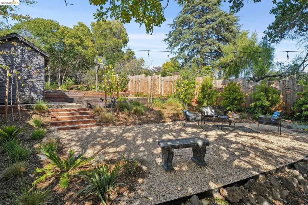 2000 Clemens Rd Oakland, CA 94602