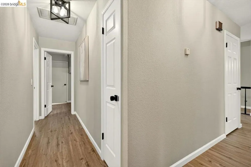 29 Captains Dr Alameda, CA 94502