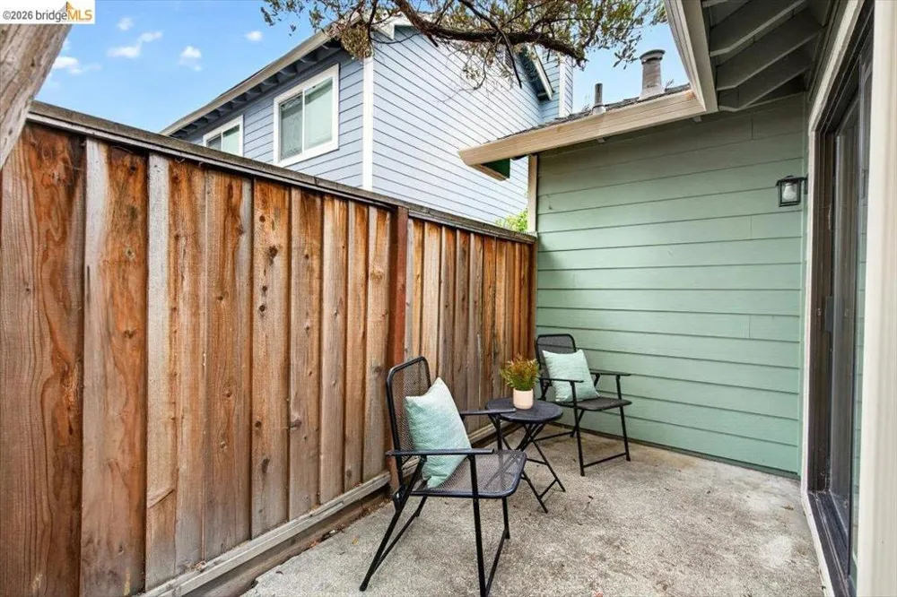29 Captains Dr Alameda, CA 94502