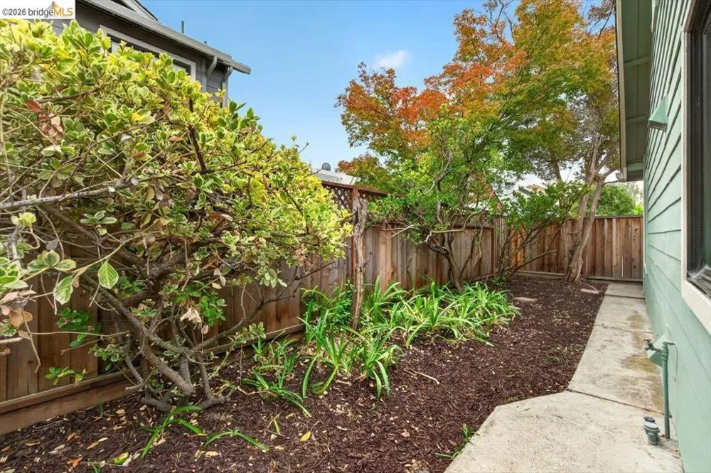 29 Captains Dr Alameda, CA 94502