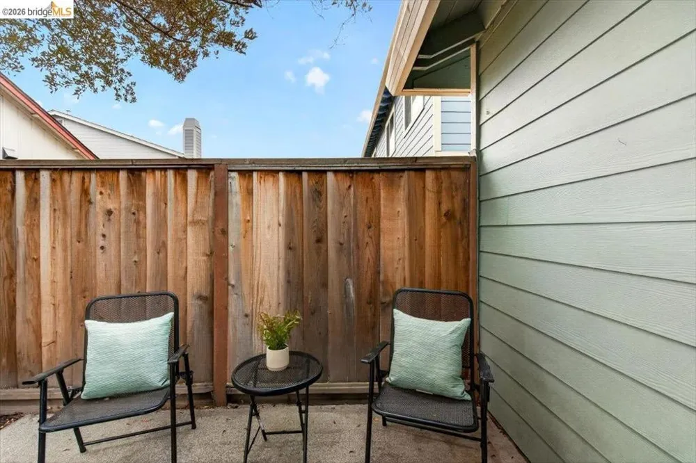 29 Captains Dr Alameda, CA 94502