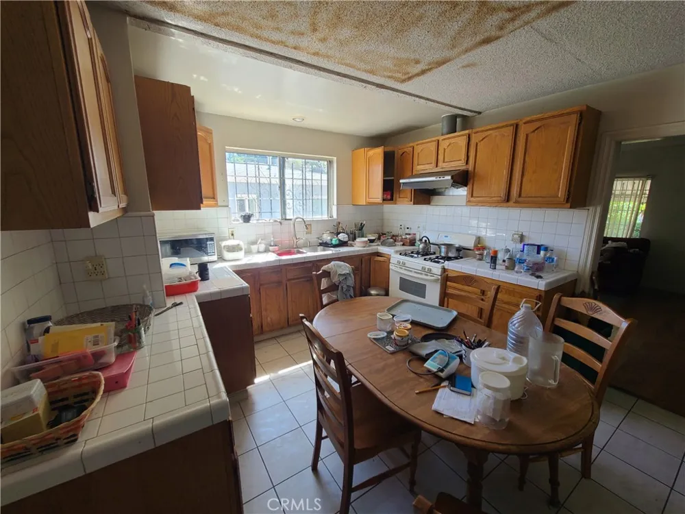 2016 Thurman Avenue Los Angeles, CA 90016