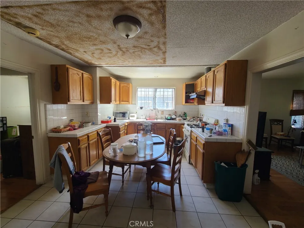 2016 Thurman Avenue Los Angeles, CA 90016