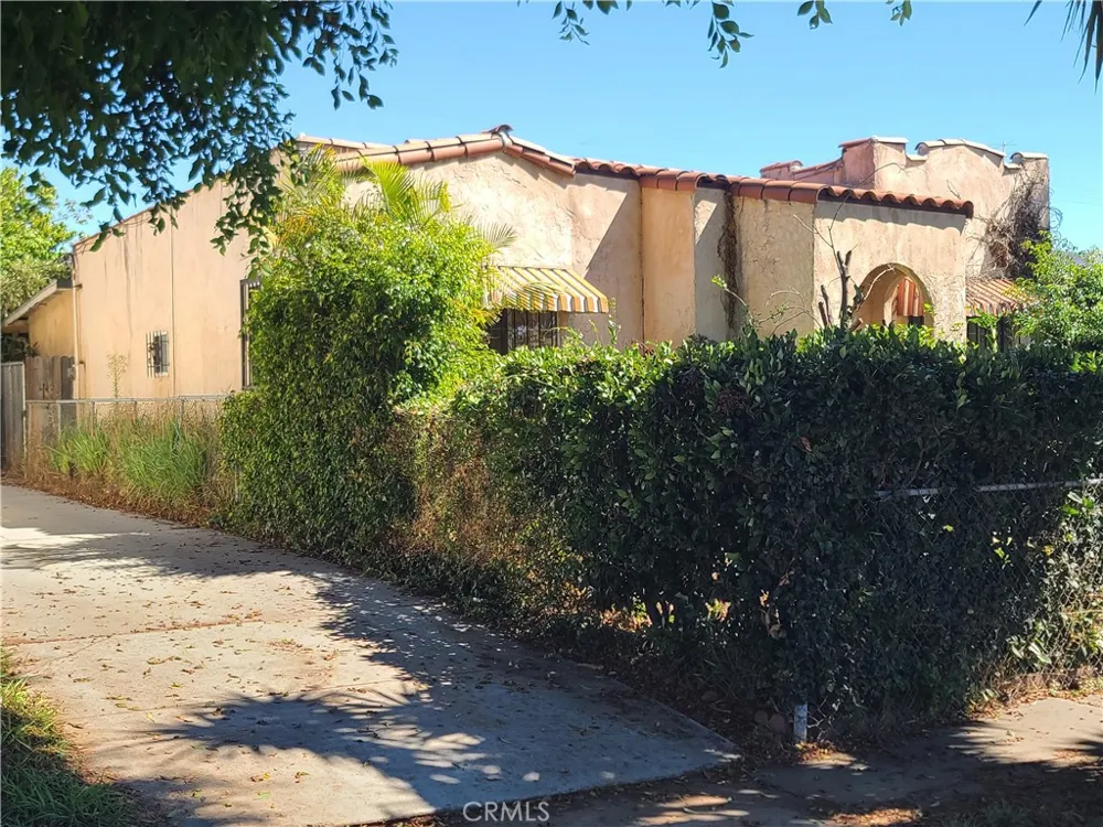 2016 Thurman Avenue Los Angeles, CA 90016