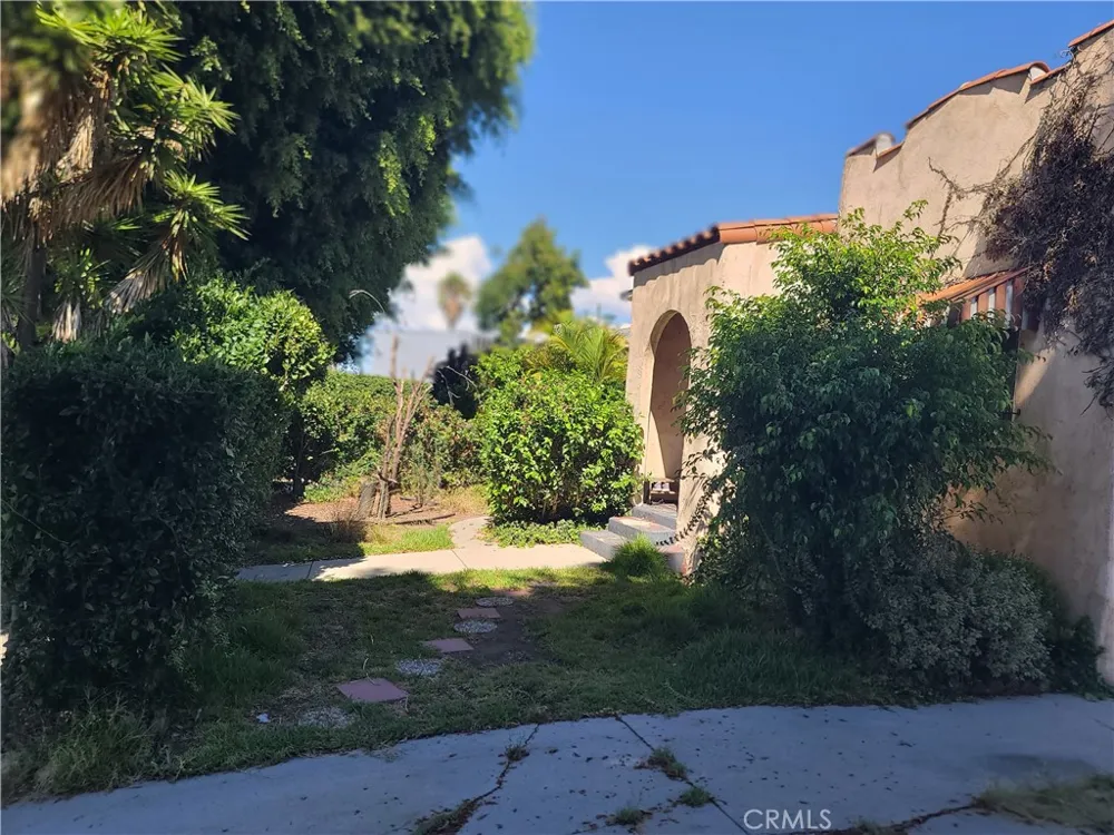 2016 Thurman Avenue Los Angeles, CA 90016
