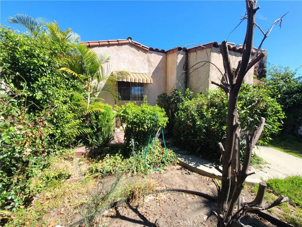 2016 Thurman Avenue Los Angeles, CA 90016