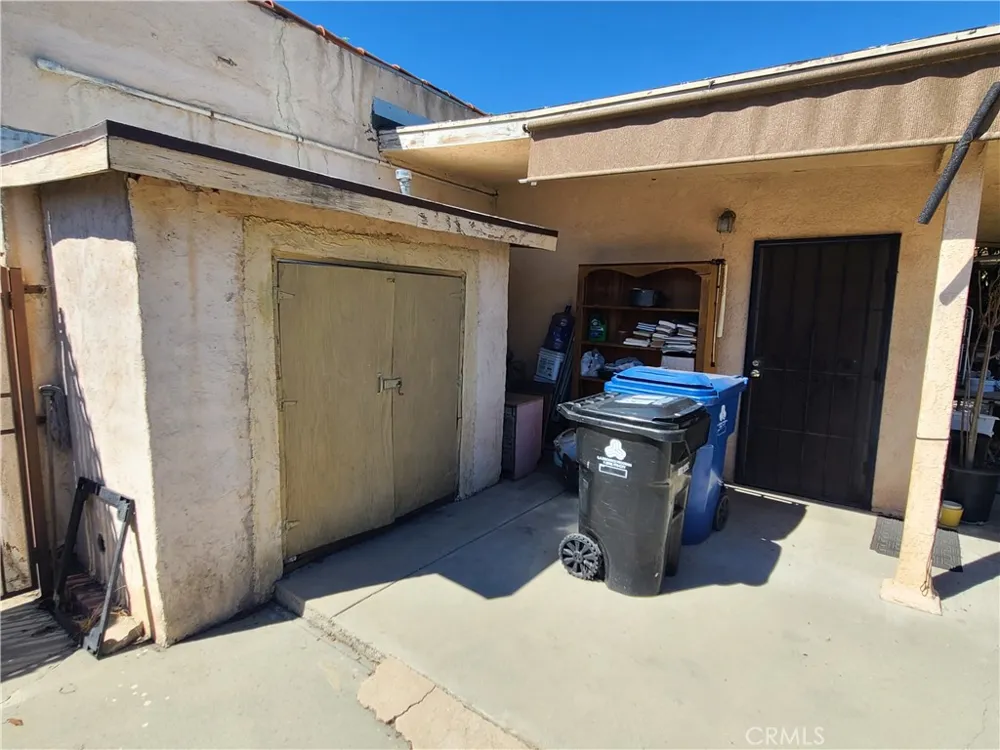 2016 Thurman Avenue Los Angeles, CA 90016