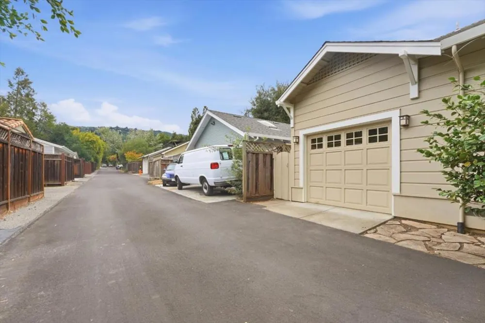27 Cross Way Los Gatos, CA 95030
