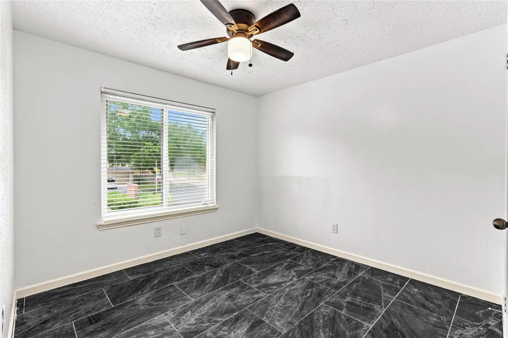 2122 Courtshire Lane Sugar Land, TX 77478