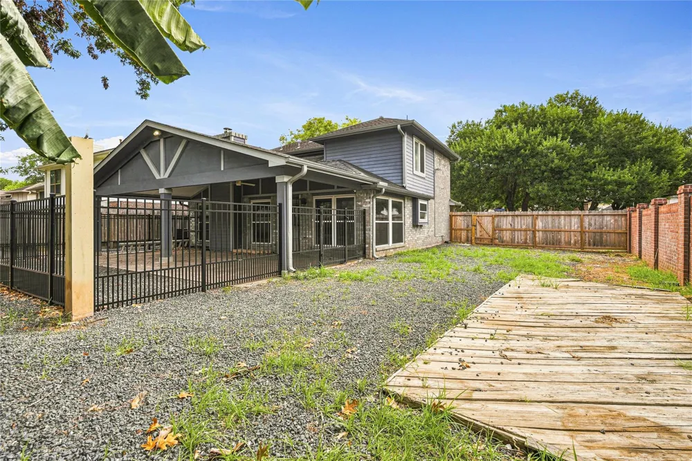 2122 Courtshire Lane Sugar Land, TX 77478