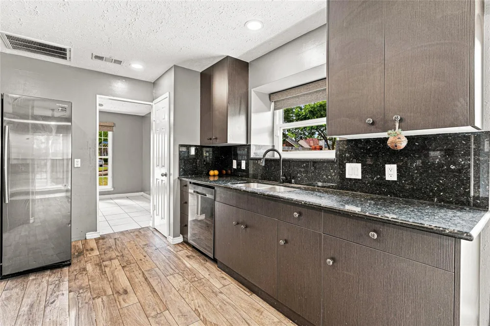 2122 Courtshire Lane Sugar Land, TX 77478