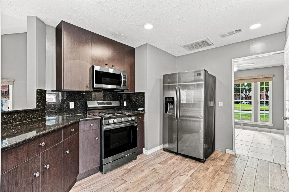 2122 Courtshire Lane Sugar Land, TX 77478
